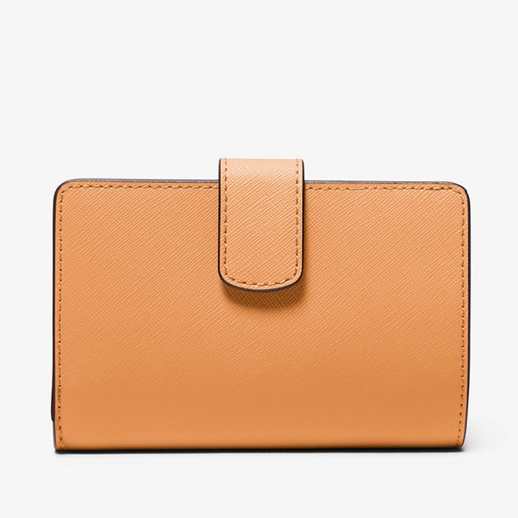 MICHAEL KORS
Medium Crossgrain Leather Wallet
Cider
NWT - Picture 3 of 16